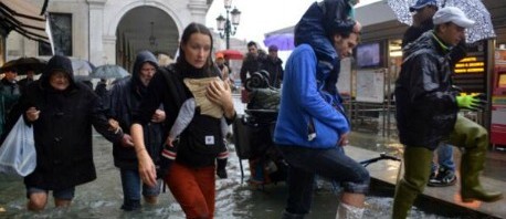 سردينيا الإيطالية: فيضانات قوية تتسبب في مقتل 17 شخصا وإجلاء المئات
