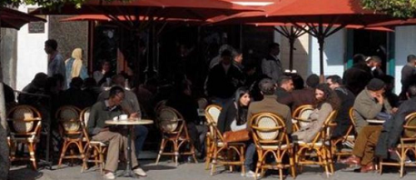 الداخلية تنفي مداهمة مقاهي ومطاعم مفتوحة نهارا في شهر رمضان 