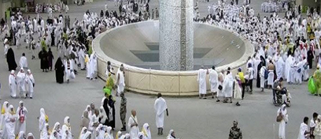 الحجاج يُواصلون رمي الجمرات في ثالث أيام التشريق