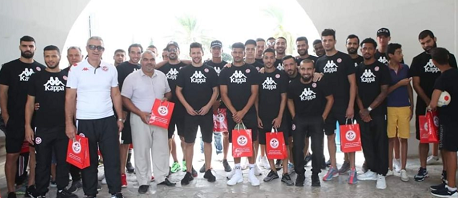 عناصر المنتخب الوطني يؤدون زيارة لمركز قرية S. O. S ڨمرت