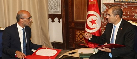 إمضاء محضر جلسة بين وزيري التربية والمالية يتم بمقتضاه...