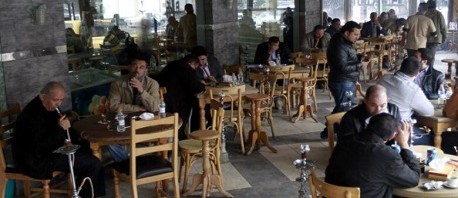 منع استغلال الفضاءات الداخلية للمقاهي والاقتصار على الفضاءات الخارجية 